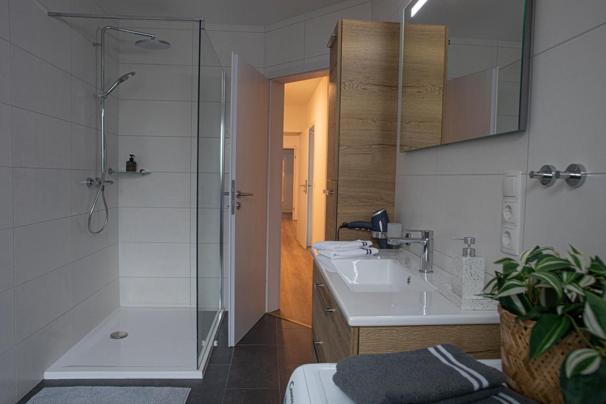 Cessna, Elegante Wohnung, 2 Schlafzimmer, Ueberdachte Terrasse Apartment