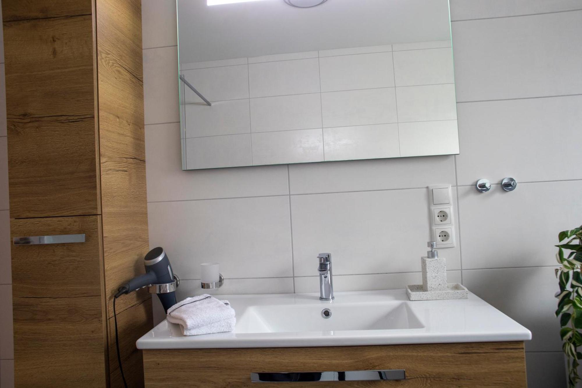Apartment Cessna, Elegante Wohnung, 2 Schlafzimmer, Ueberdachte Terrasse *